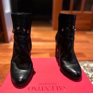 Rockstud black Valentino booties